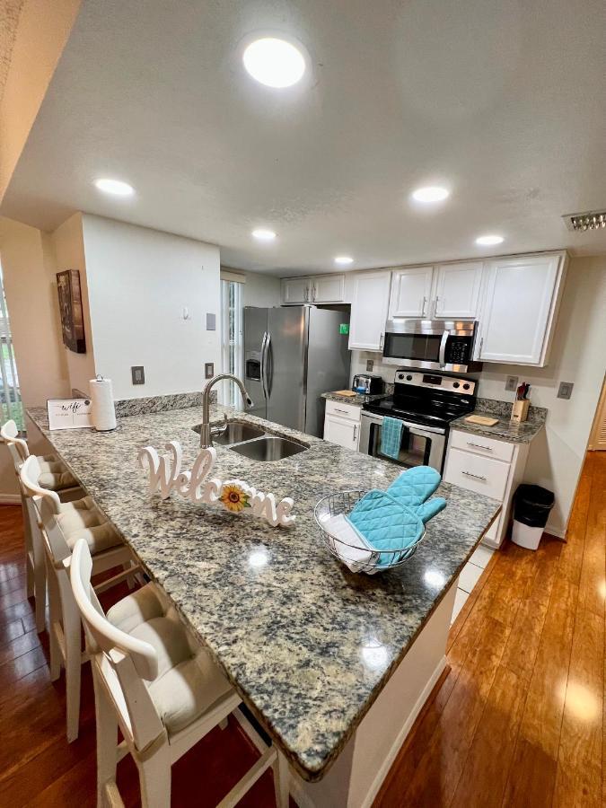 Grand Deluxe 3br Near Parks Apartment